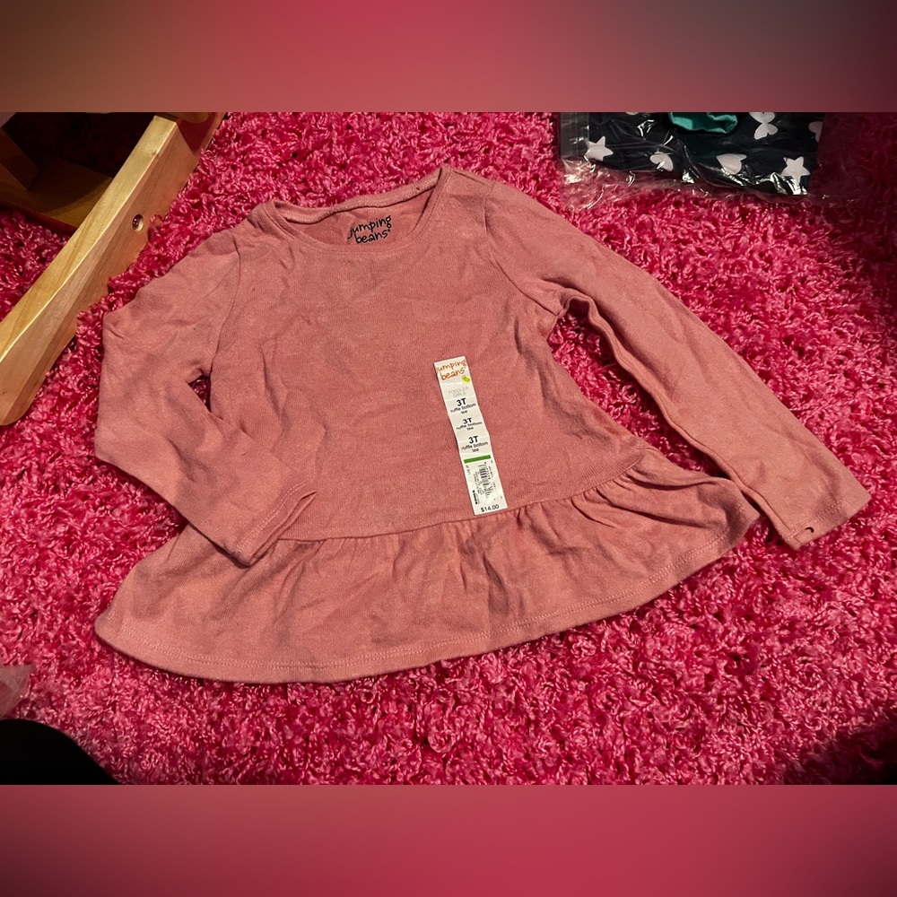 NWT muted pink ruffle bottom, long sleeve top. Jumping Bean 3T. Light but warm